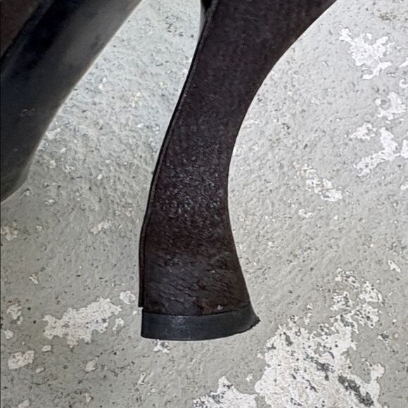 Prada spools or heek pumps - Picture 10 of 13